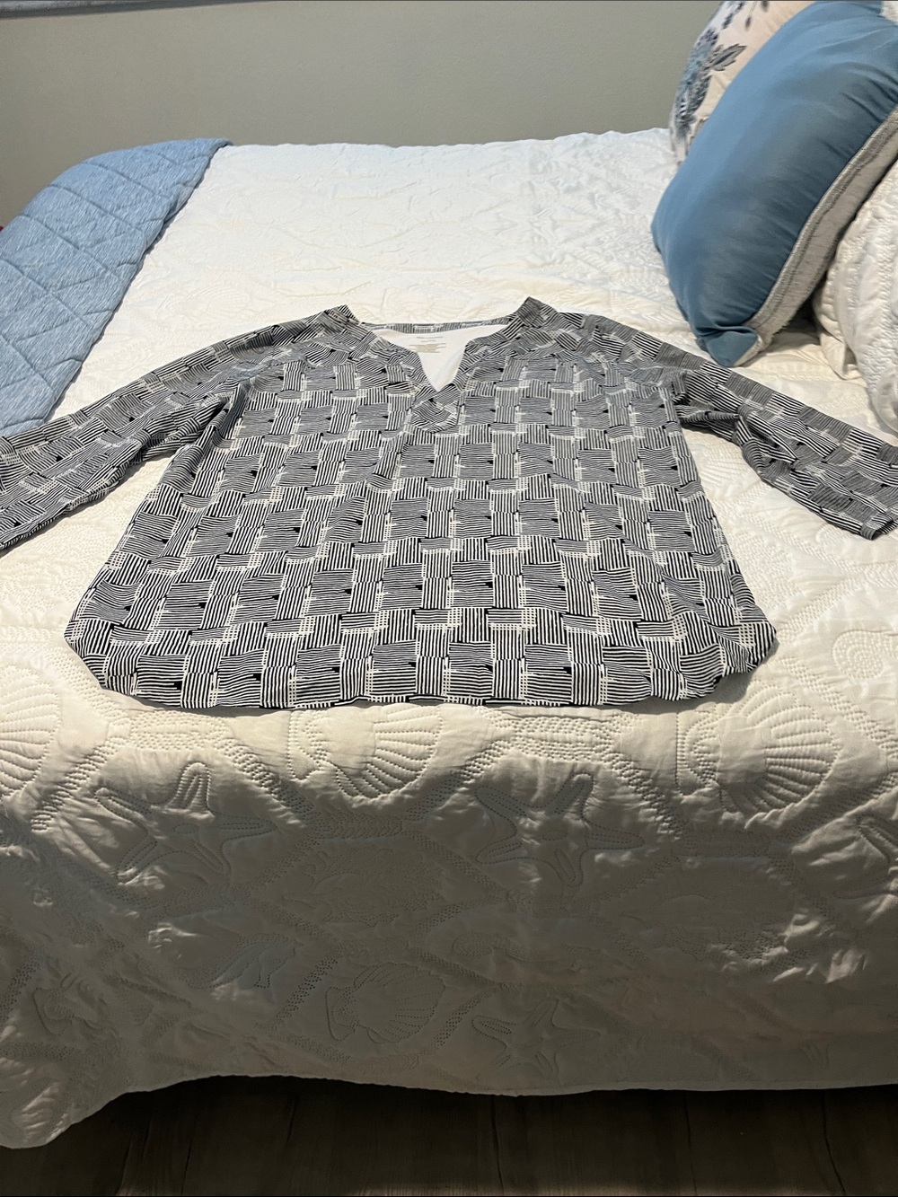 Van Heusen Black and White Patterned V‑Neck Blouse